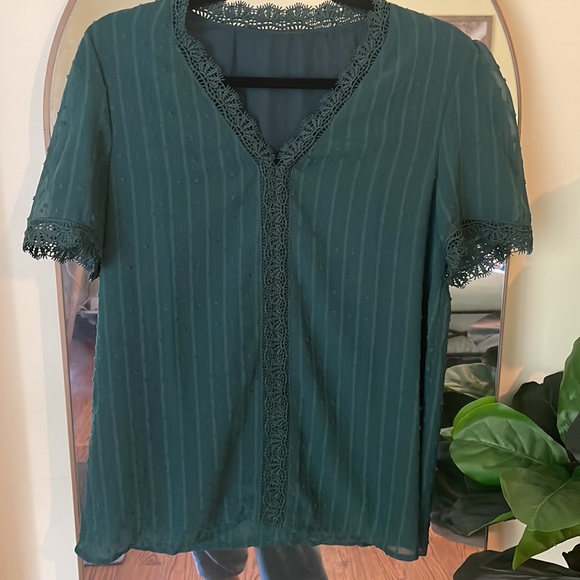 Cute Green Top 💚 - Picture 9 of 11